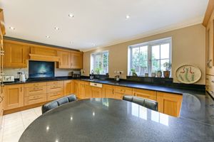 Kitchen/Breakfast Room- click for photo gallery